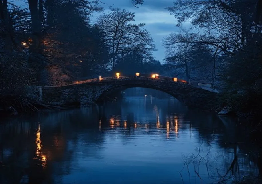 Der Neckar mit Brücke in der Abenddämmerung